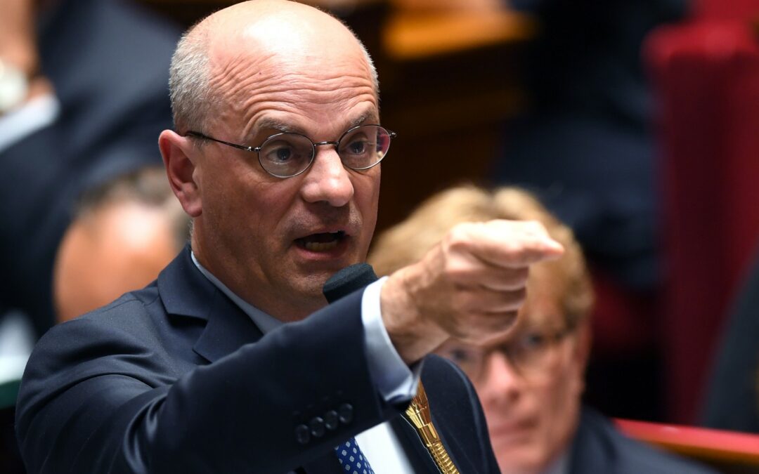 La notion de décroissance figure-t-elle dans des manuels scolaires comme l'affirme Jean-Michel Blanquer ?