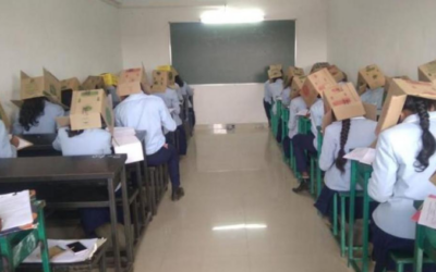 Des étudiants indiens ont-ils vraiment du passer leurs examens avec des cartons sur la tête ?