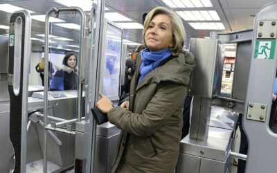 Un passe Navigo à moitié prix pour "les migrants", mais de quoi parle Valérie Pécresse ?