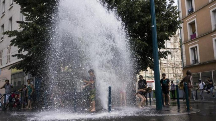 "Street-pooling" : ouvrir les bouches à incendie, une pratique vieille d'un siècle, illégale et pas sans risque